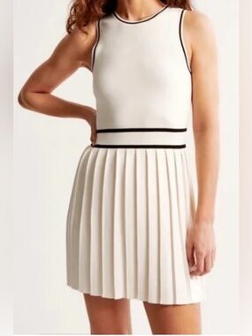 Abercrombie & Fitch Ivory Sleeveless Pleated Dress with Black Trim